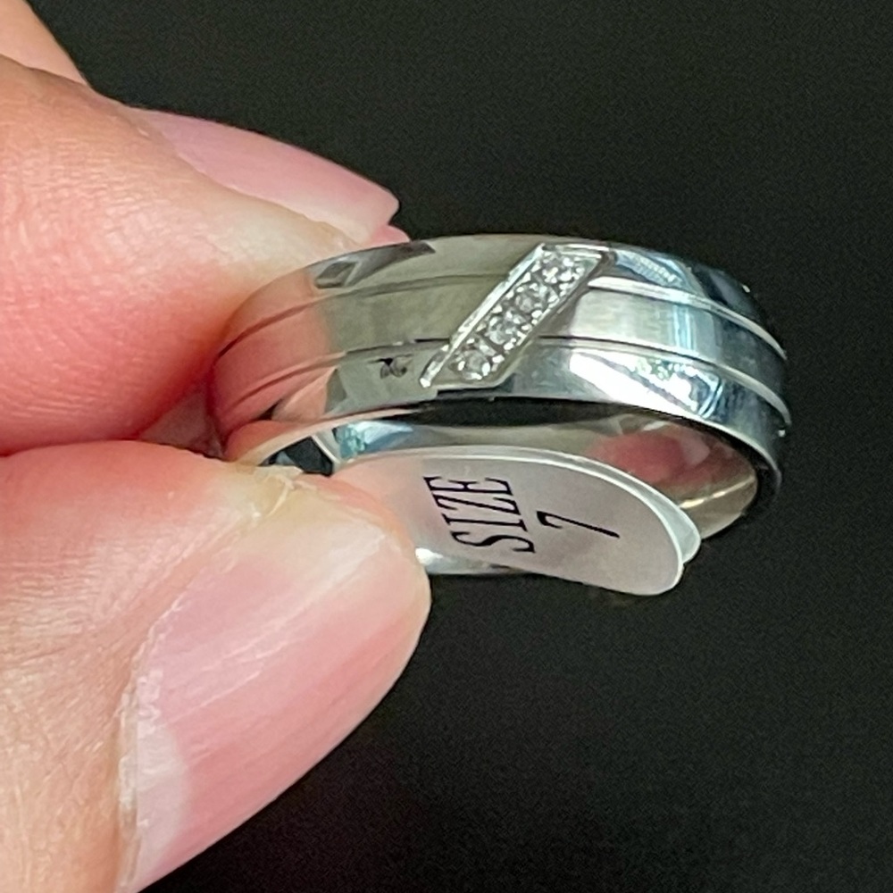 6mm cubic zirconia titanium ring size 8